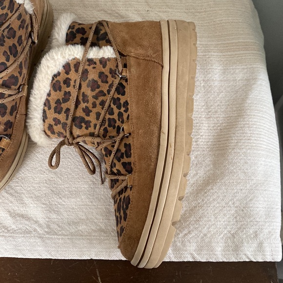 SKECHERS animal print WINTER BOOT with fuzzy lining - Picture 5 of 9